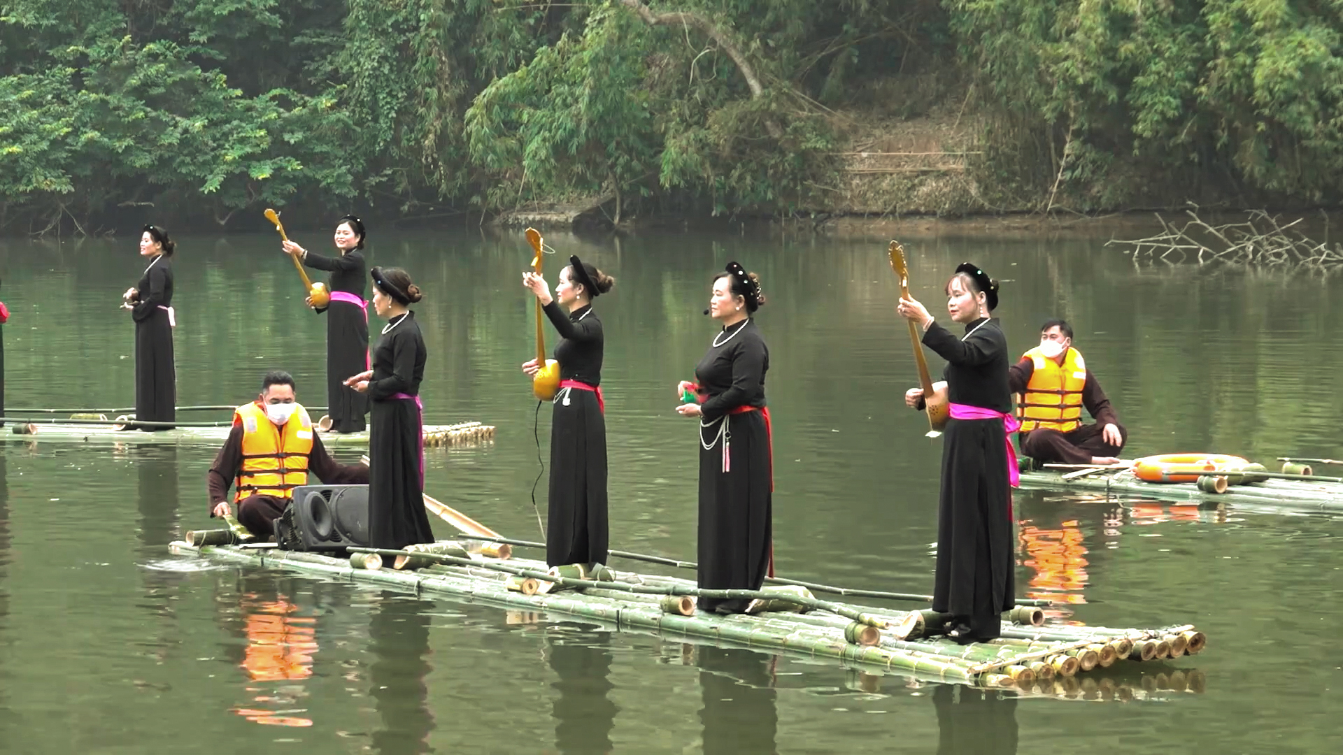 Dựa trên những giá trị văn hóa đặc sắc của các dân tộc, cảnh quan thiên nhiên thơ mộng, tỉnh Tuyên Quang đã xác định phát triển du lịch là ngành kinh tế quan trọng. (Nguồn ảnh:  baotuyenquang.com.vn)